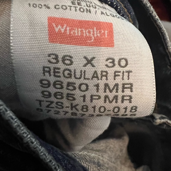 Wrangler Relaxed Fit Jeans, 36x30 - Picture 3 of 3